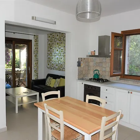 Menhir Apartment *
