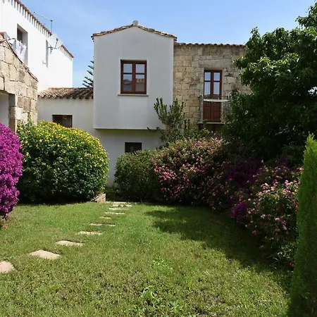 Menhir Apartment *