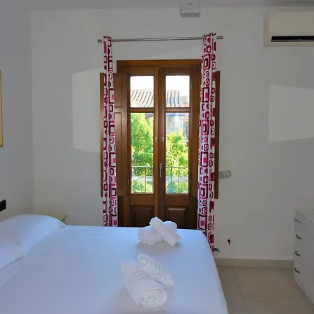 Menhir Apartment *